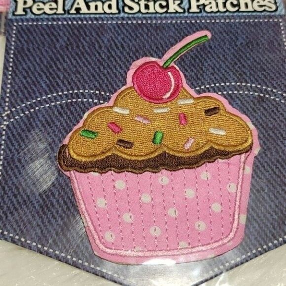 Muffin Cake With Cherry Peel and Stick Patches 3 pieces - Picture 4 of 9